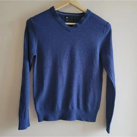 Blue Wool  knit V-neck sweater - Picture 2 of 9